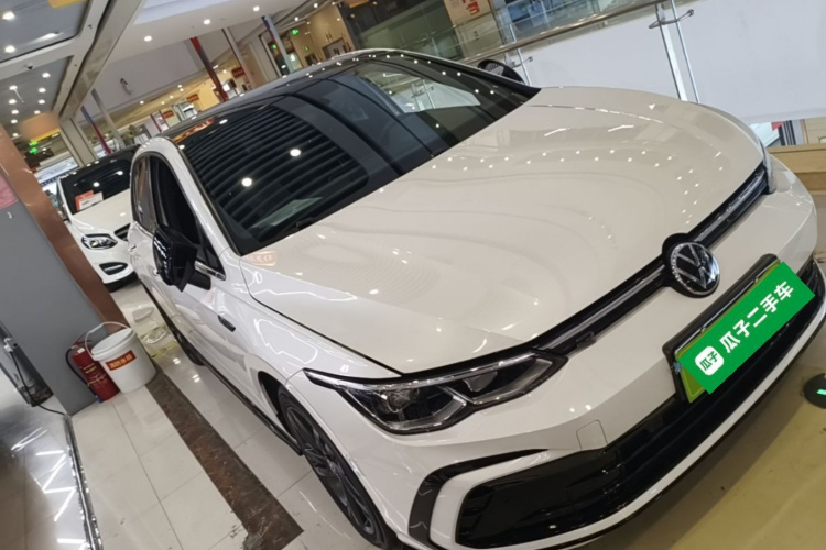 Volkswagen Golf 2023 car image #4
