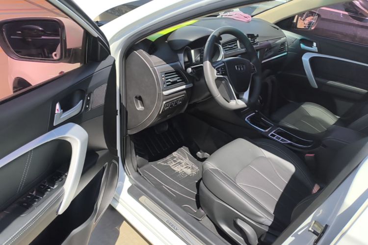 GEELY Emgrand 2018 #16 GEELY Emgrand 2018 car image #16