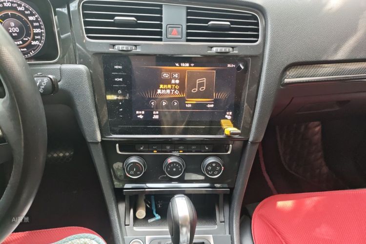 Volkswagen Golf 2020 car image #15
