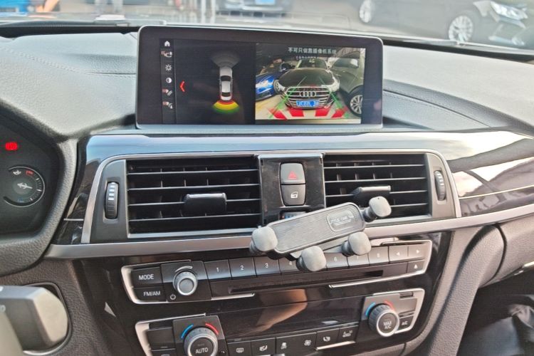 BMW 3 Series 2018 car image #13