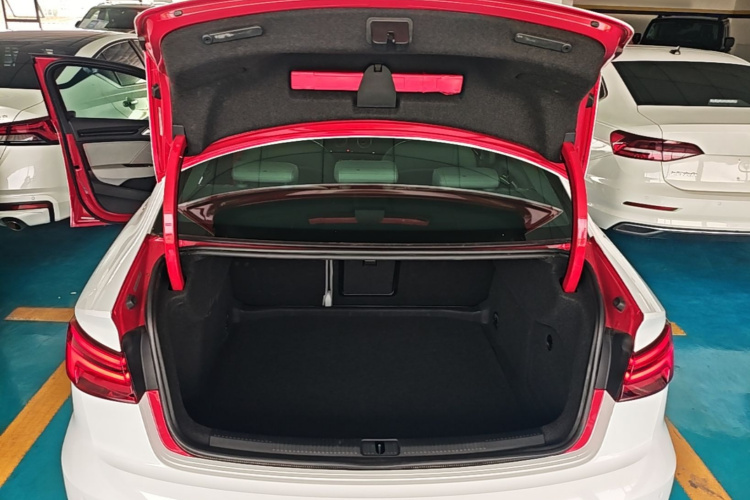Audi A3 2019 car image #19