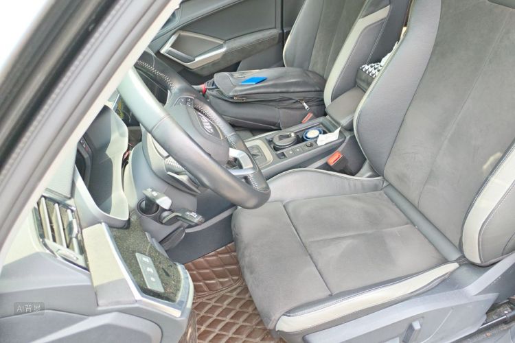 Audi Q3 2020 car image #17
