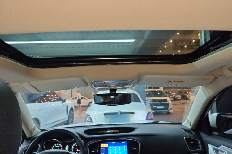 GEELY Vision X6 2017 immagine di auto #20