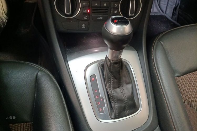 Audi Q3 2017 car image #16