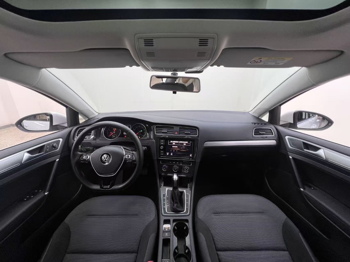 Volkswagen Golf 2019 car image #5