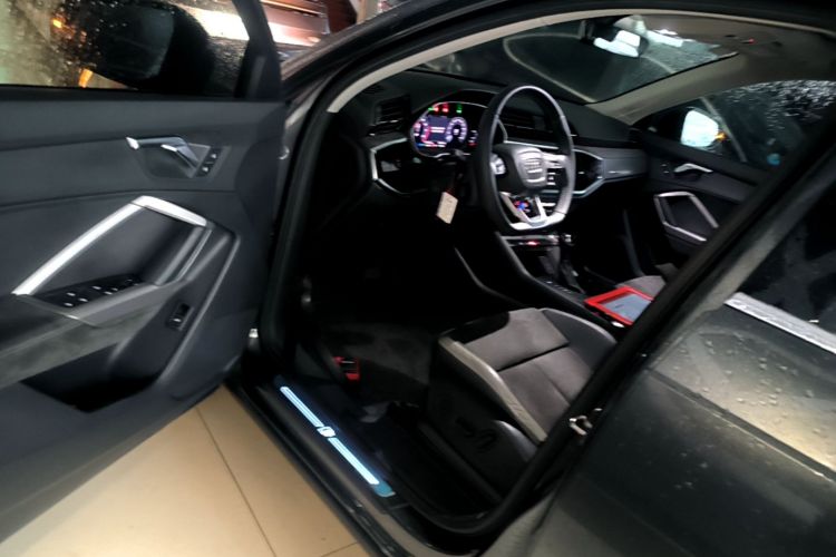 Audi Q3 2019 #16 Audi Q3 2019 car image #16