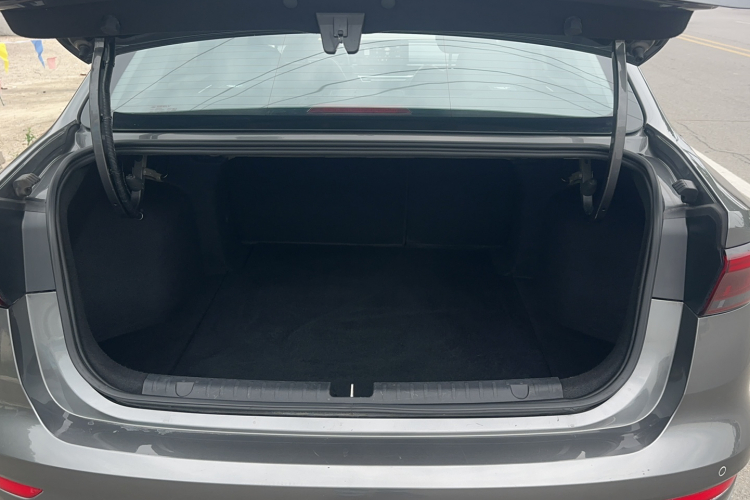 GEELY Emgrand 2021 car image #16