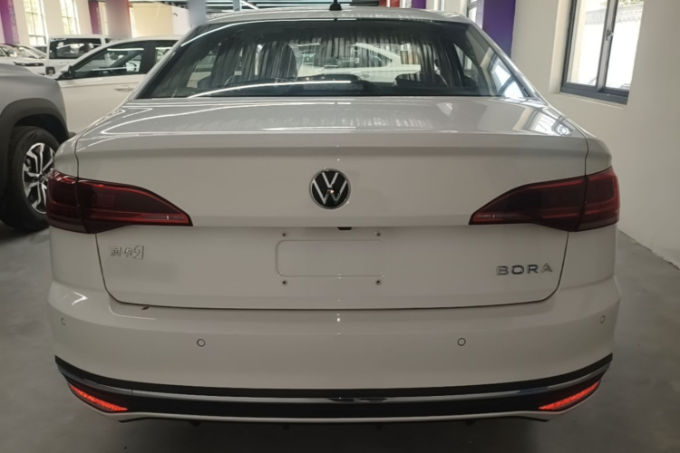 Volkswagen Bora 2026 car image #6