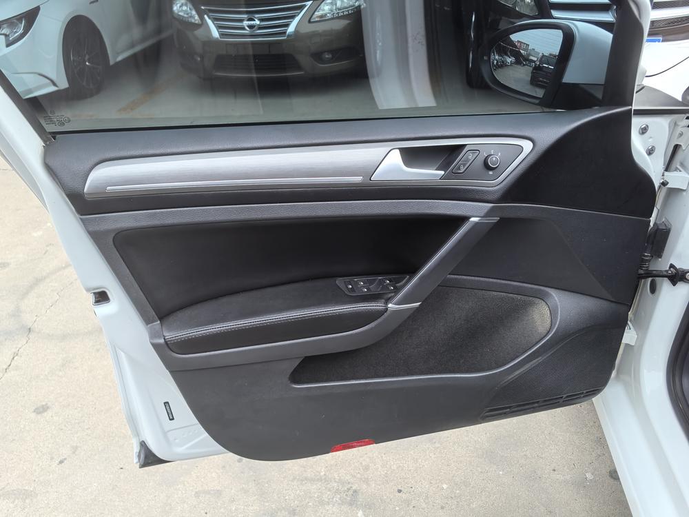 Volkswagen Golf 2016 car image #12