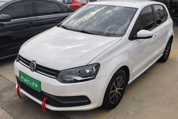 Volkswagen Polo 2019 car image #2