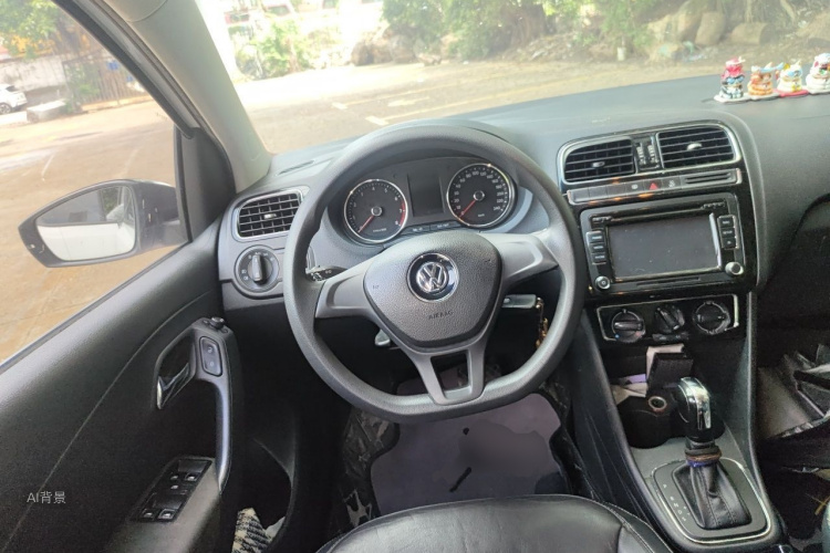 Volkswagen Polo 2015 car image #12