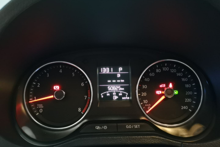 Volkswagen Polo 2016 car image #12