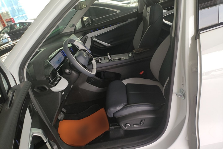 GEELY Boyue L 2025 #15 GEELY Boyue L 2025 car image #15