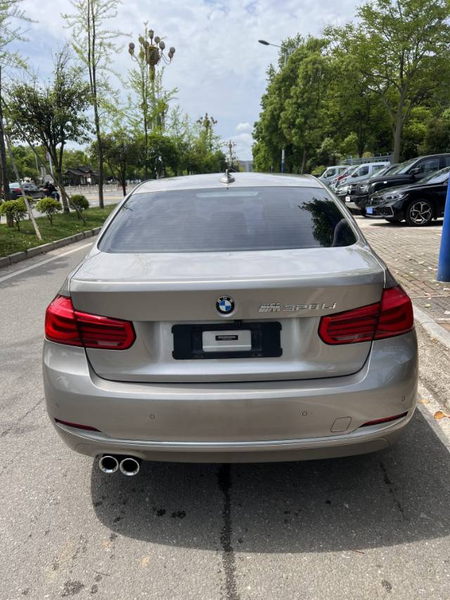 BMW 3 Series 2018 car image #4