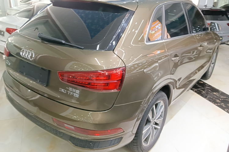 Audi Q3 2019 car image #7