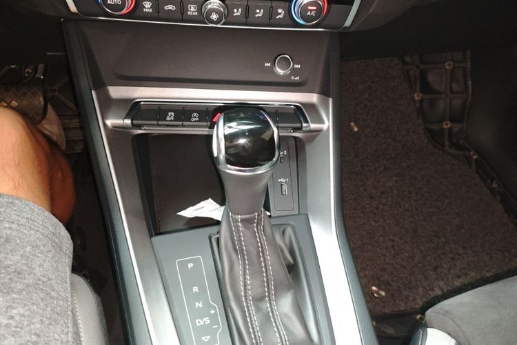 Audi Q3 2019 #14 Audi Q3 2019 car image #14