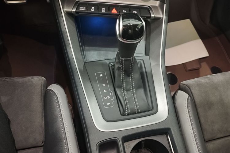 Audi Q3 2022 car image #18