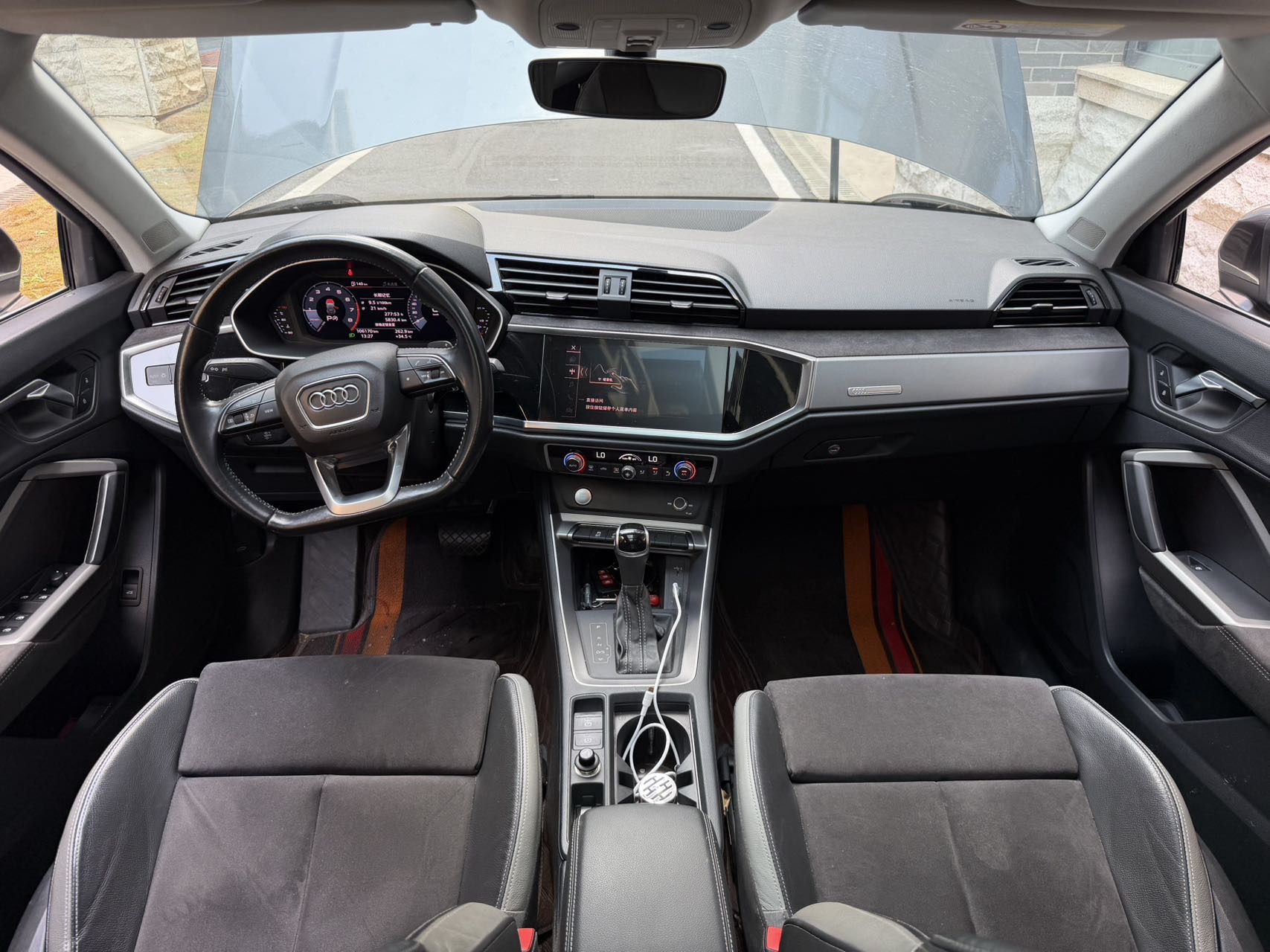 Audi Q3 2019 car image #10
