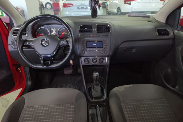 Volkswagen Polo 2016 car image #10