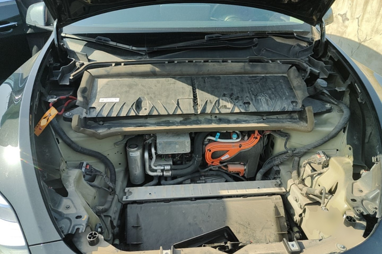 Tesla Model Y 2023 car image #22