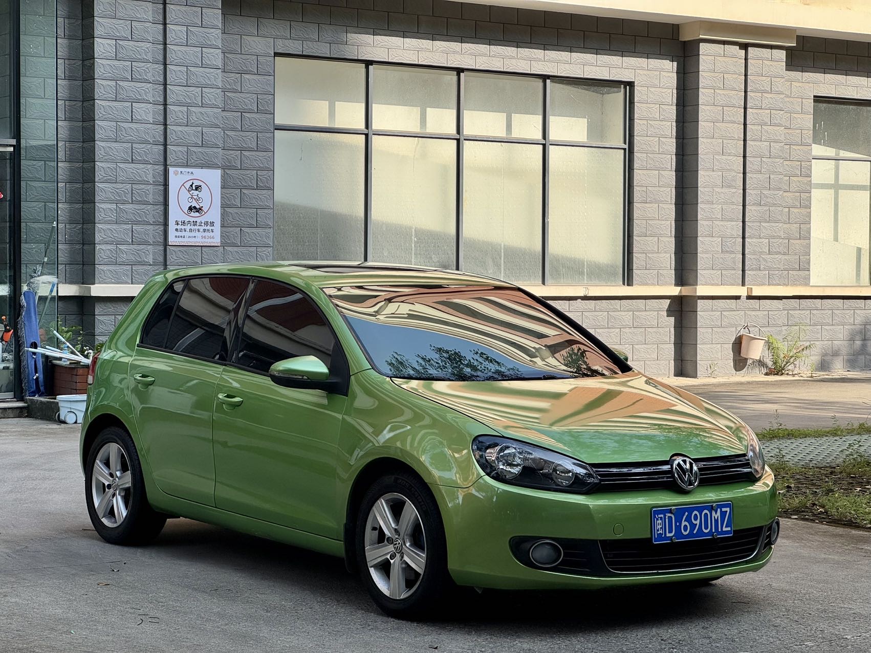 Volkswagen Golf 2013 car image #3
