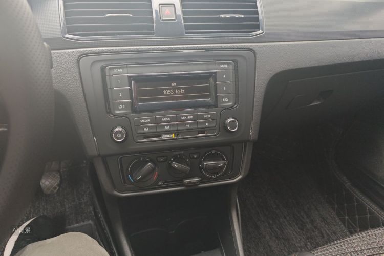 Volkswagen Santana 2017 car image #15