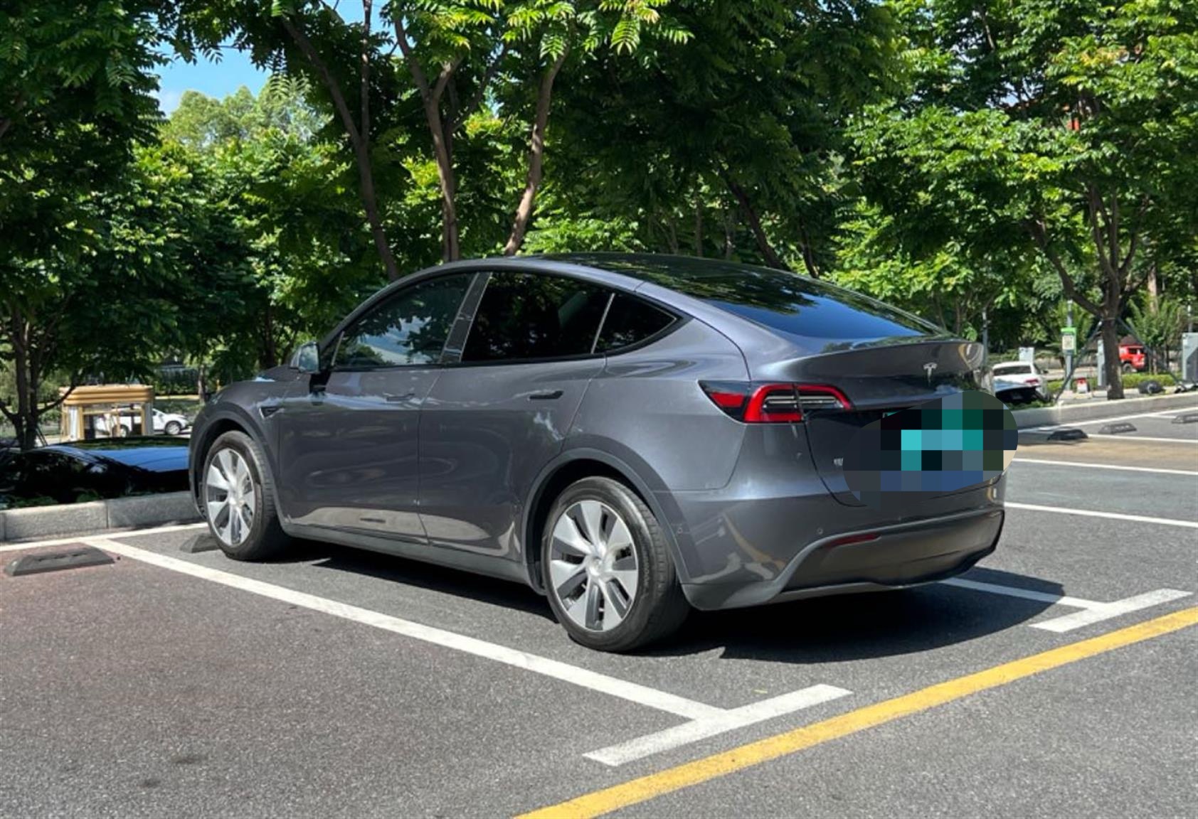 Tesla Model Y 2021 #4 Tesla Model Y 2021 car image #4