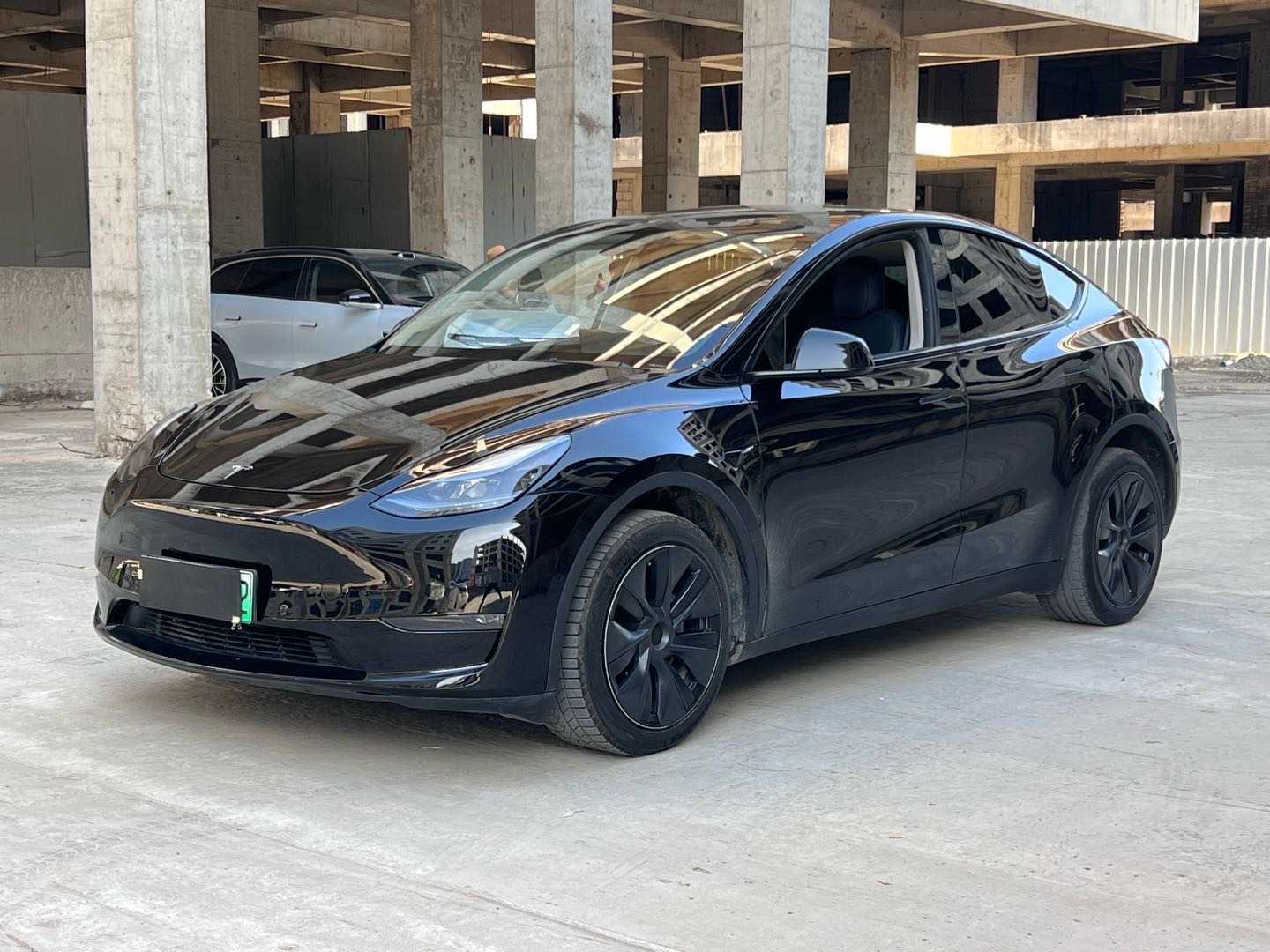 Tesla Model Y 2024 car image #2