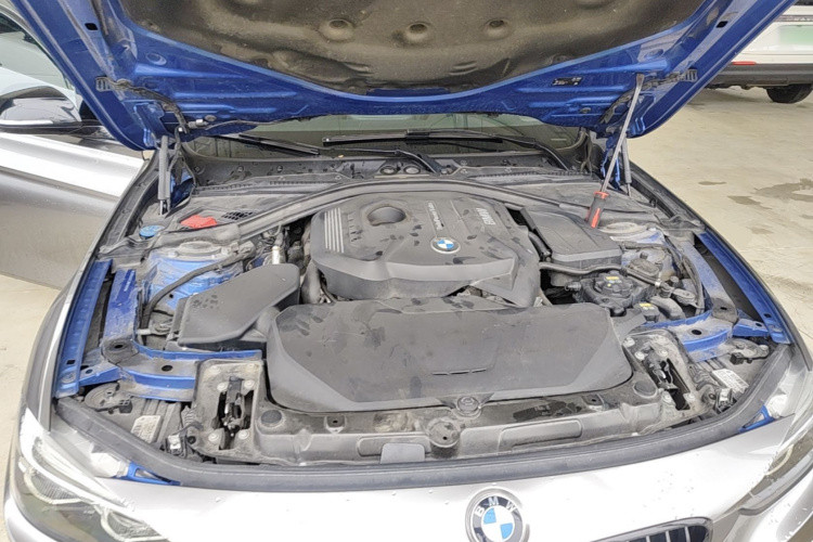 BMW 3 Series 2018 car image #20