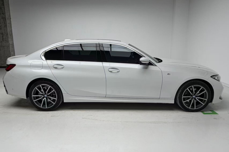 BMW 3 Series 2025 car image #4