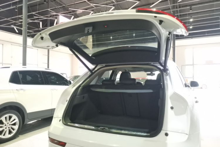 Audi Q3 2018 car image #21