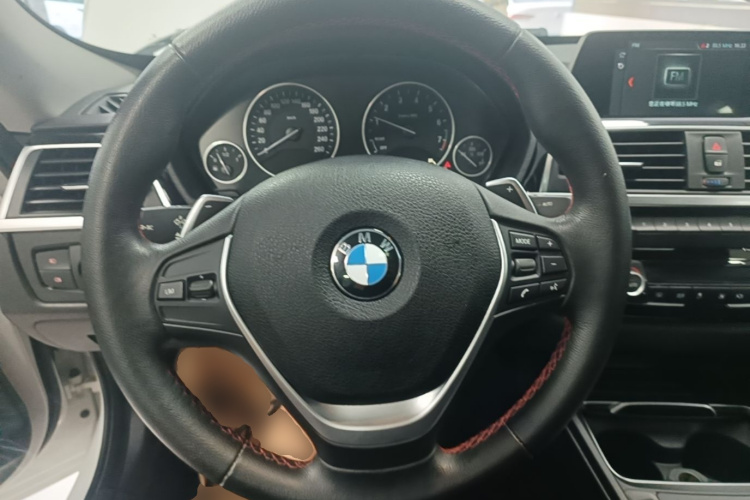 BMW 3 Series GT 2018 изображение автомобиля #11
