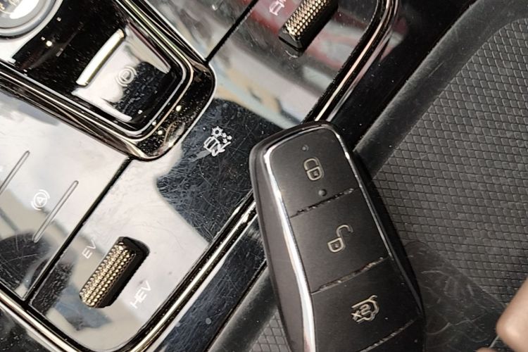BYD Han 2023 car image #9