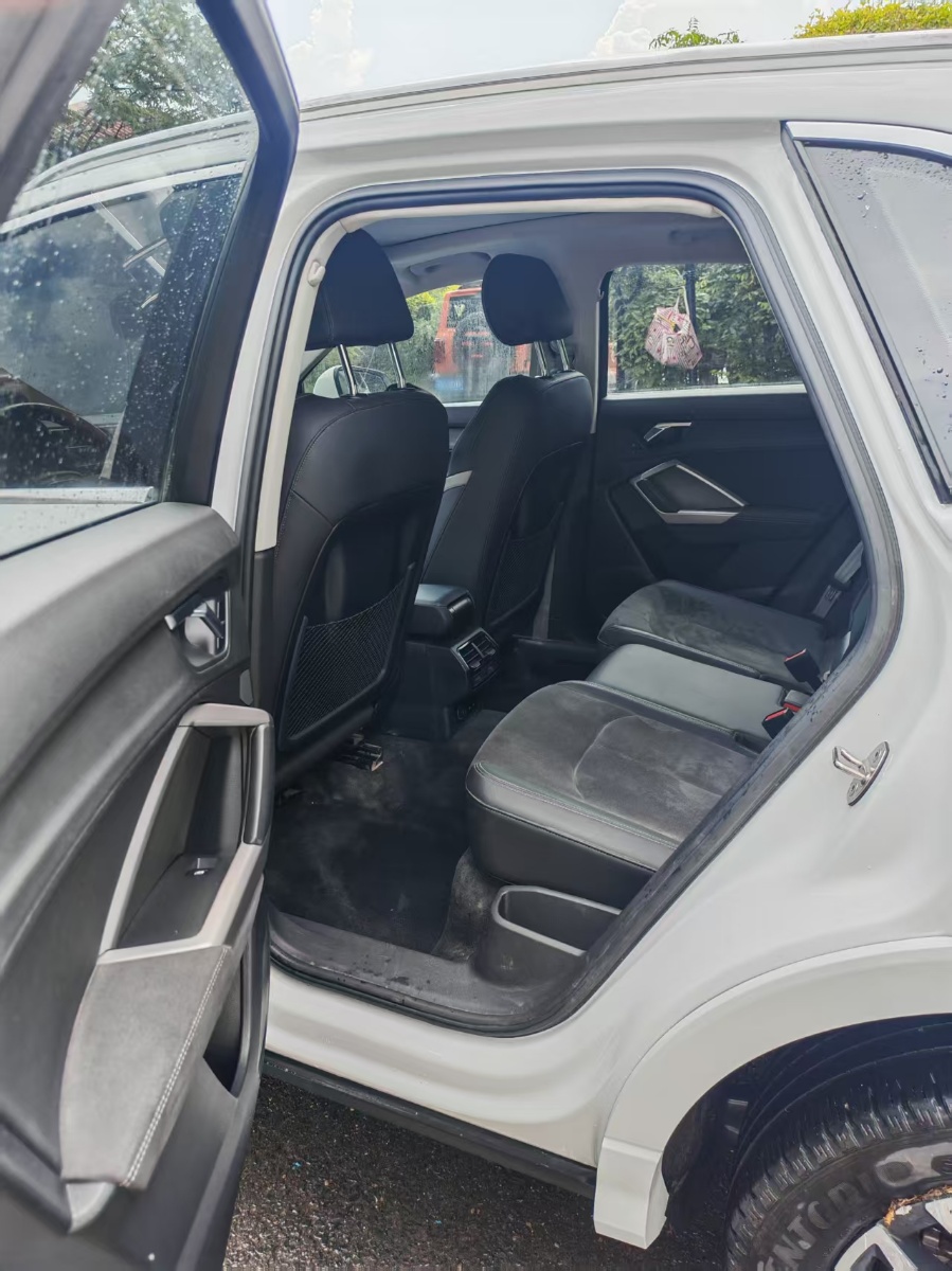 Audi Q3 2023 car image #6