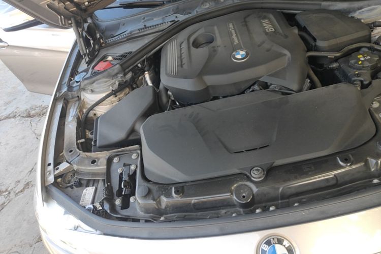 BMW 3 Series 2017 car image #23