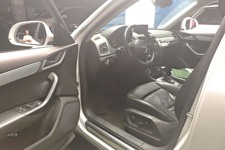 Audi Q3 2016 car image #18