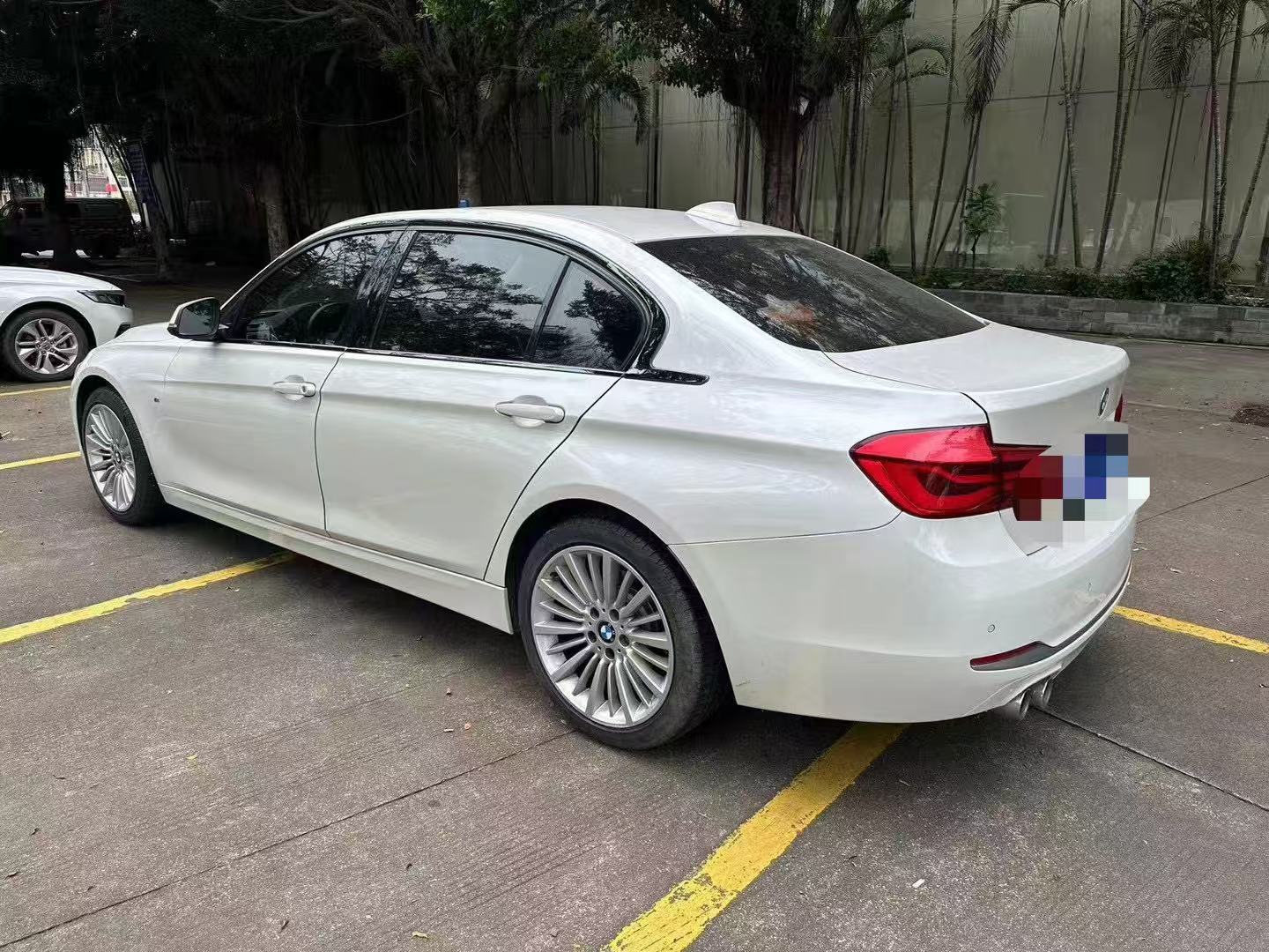 BMW 3 Series 2018 immagine di auto #2