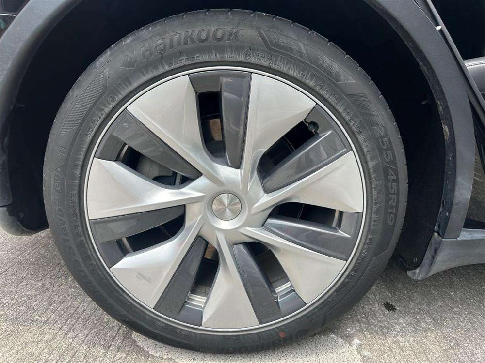 Tesla Model Y 2022 car image #8