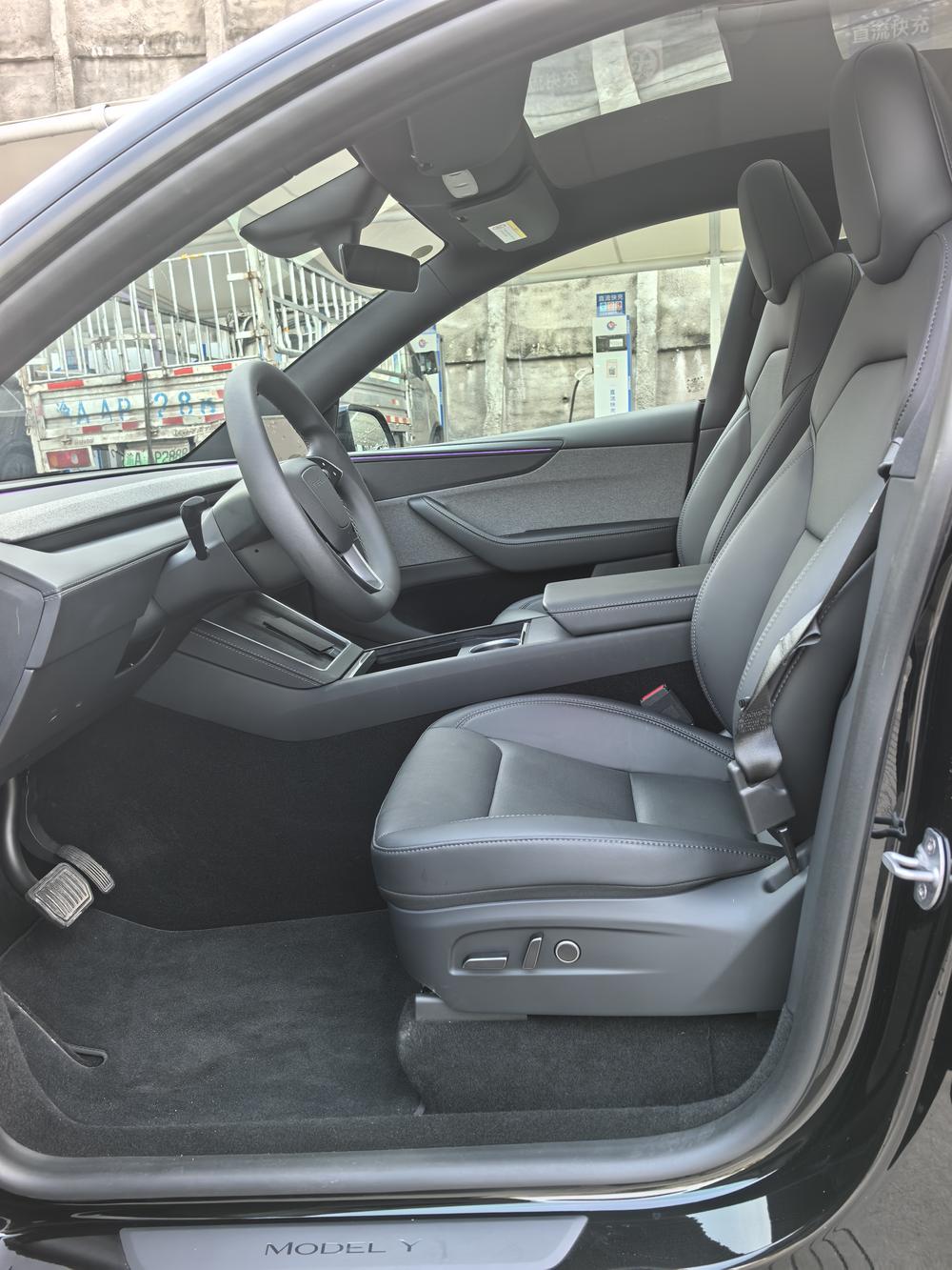 Tesla Model Y 2026 #12 Tesla Model Y 2026 car image #12