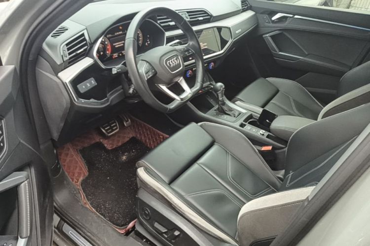 Audi Q3 2024 car image #16