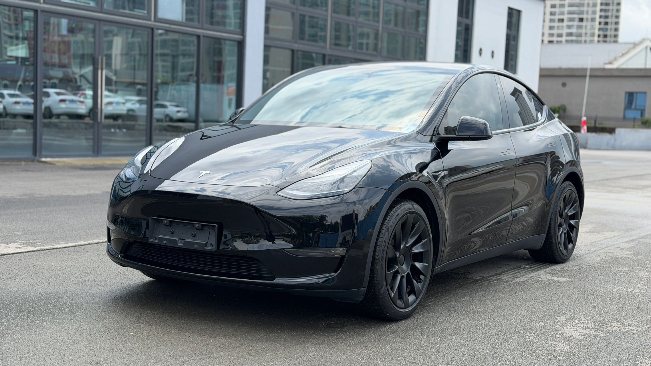Tesla Model Y 2023 car image 