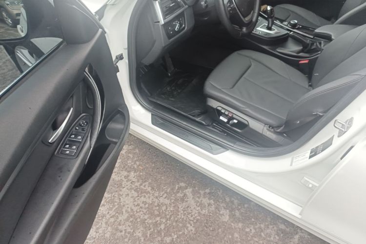 BMW 3 Series 2017 #16 BMW 3 Series 2017 car image #16