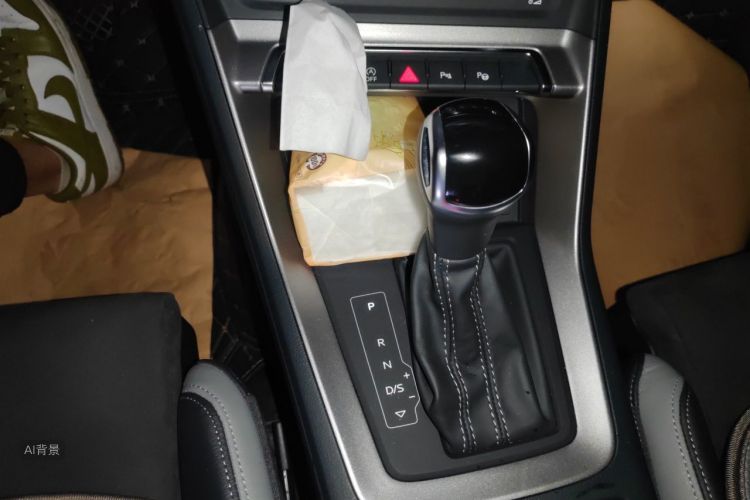Audi Q3 2021 car image #16