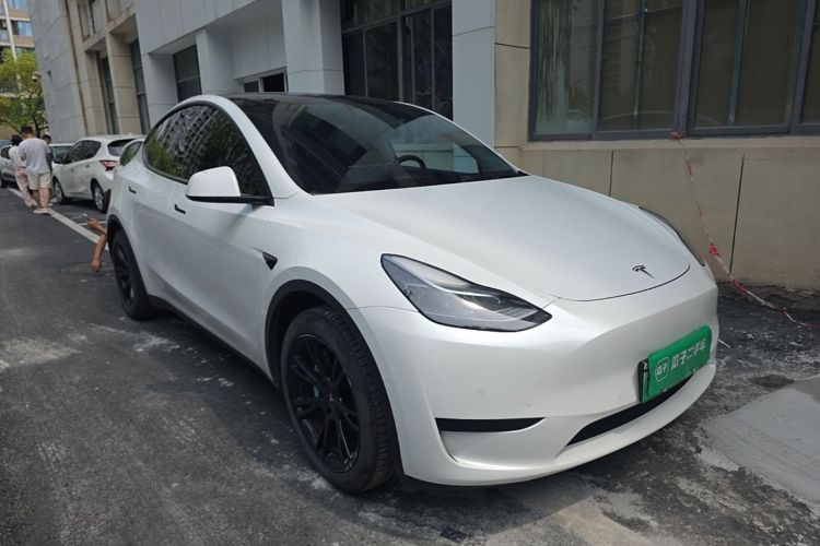 Tesla Model Y 2022 #4 Tesla Model Y 2022 car image #4