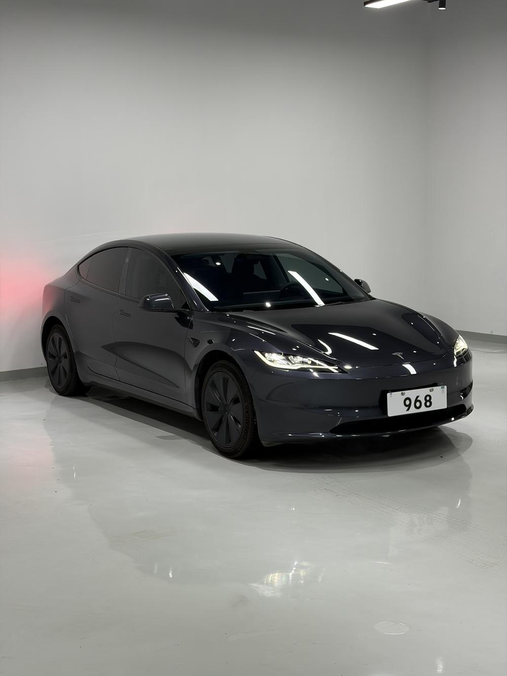 Tesla Model 3 2024 car image #3