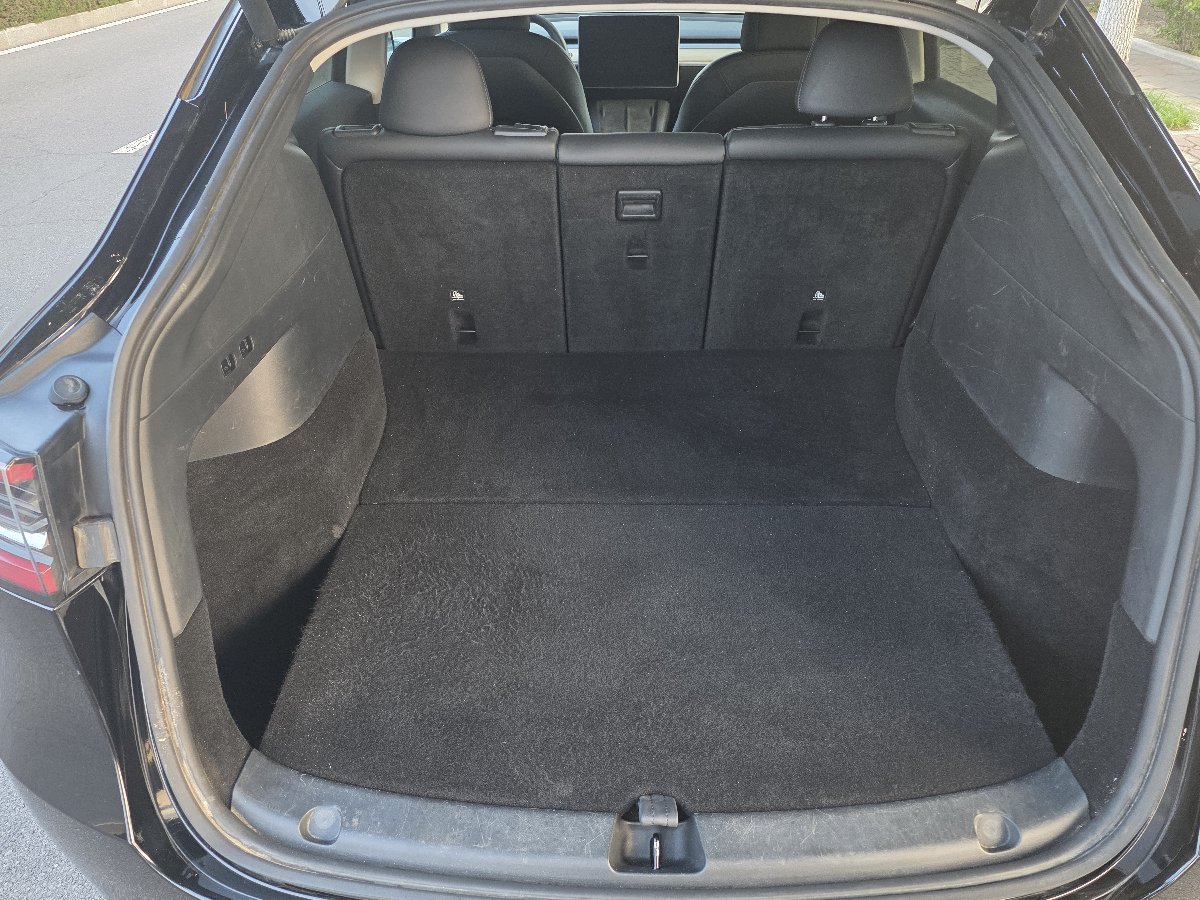 Tesla Model Y 2022 car image #8