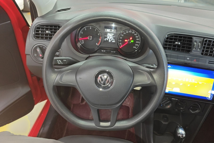 Volkswagen Polo 2018 car image #11