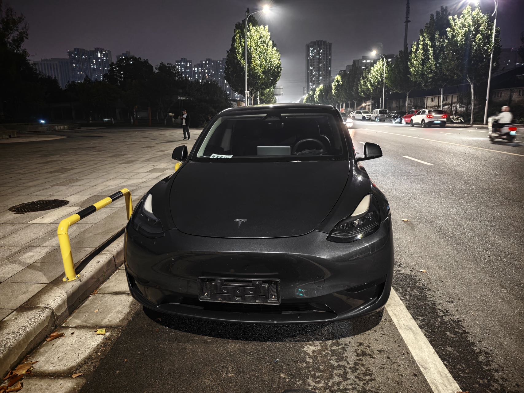 Tesla Model Y 2024 immagine di auto #2