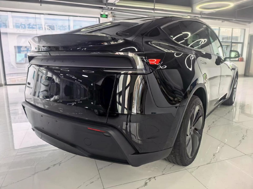 Tesla Model Y 2026 #9 Tesla Model Y 2026 car image #9