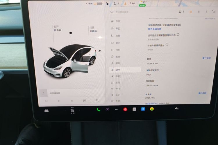 Tesla Model Y 2021 car image #13
